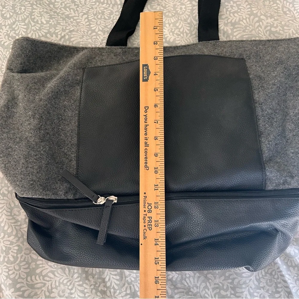 DSW Black and Gray Duffel Bag with Structured Design